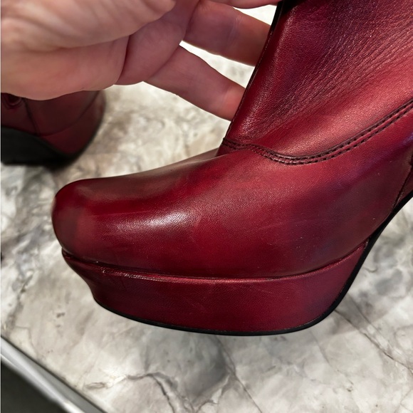 Earthies Burgundy Leather Button Booties | Platform Heels | EUC - Picture 9 of 9